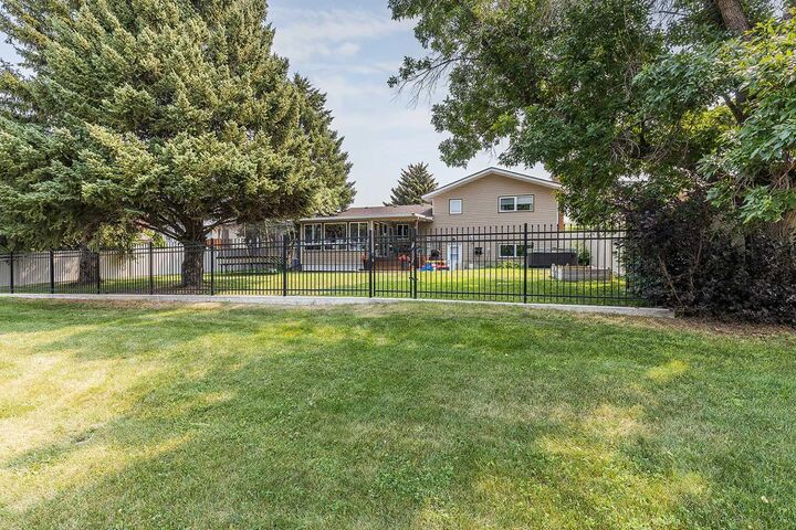 Property Photo:  42 Buttercup Court SE  AB T1B 2G9 