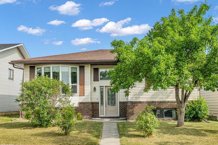 6716 37 Avenue NE — photo 1