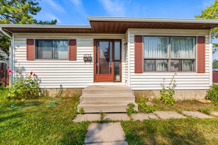 6772 Temple Drive NE — photo 1