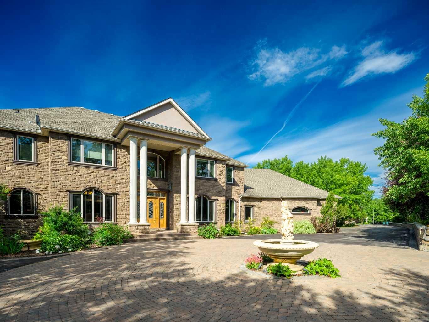 Property Photo:  19 Spring Ridge Estates  AB T3Z 3M8 