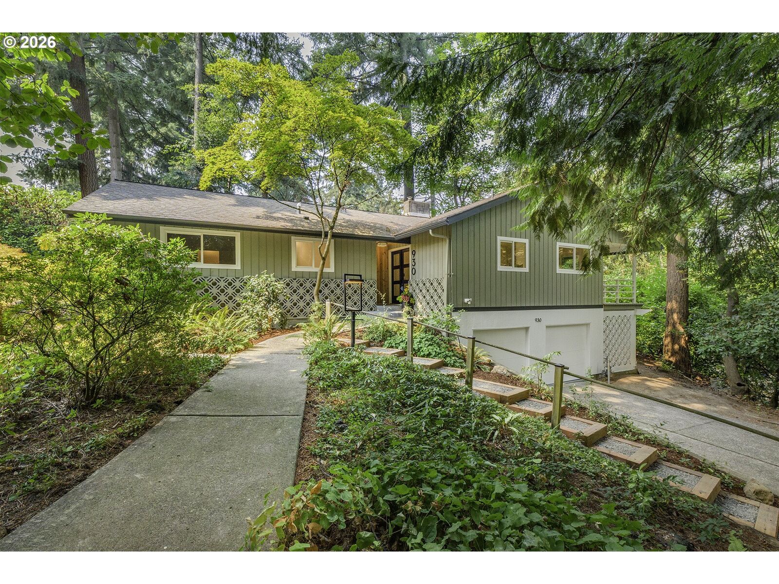 Property Photo: 930 Obrien St OR 97034