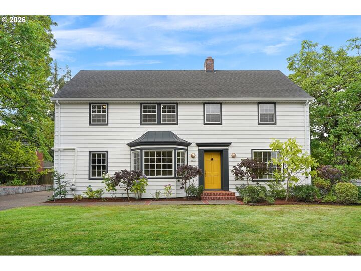 Property Photo: 6610 SE Stark St OR 97215