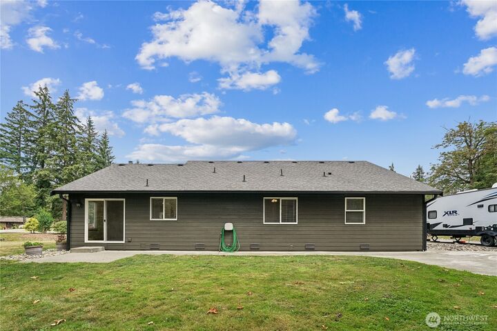 Property Photo:  14206  253rd Avenue E  WA 98321 