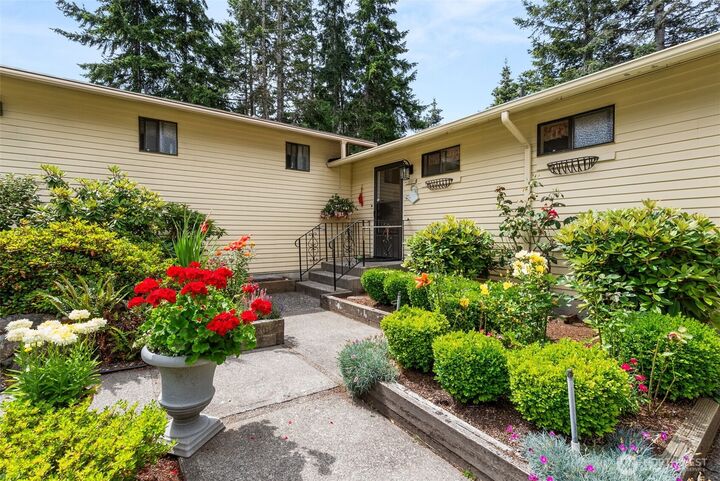 Property Photo:  1111 S 249th Place  WA 98198 