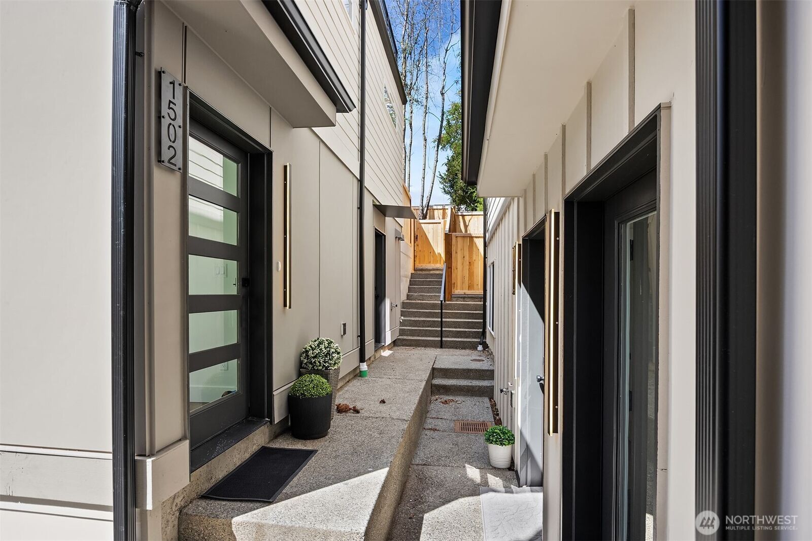 Property Photo:  1502 N 100th Street  WA 98133 