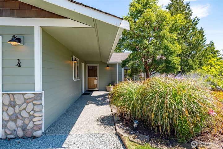 Property Photo: 4 Quinault Way WA 98257