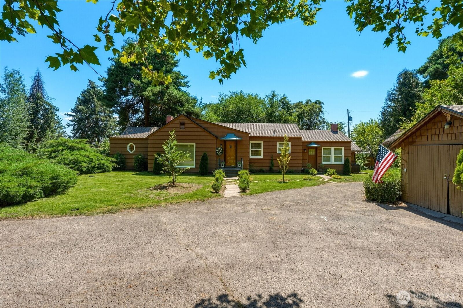 Property Photo: 115 Chateau Lane WA 99362