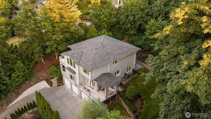 Property Photo: 16125 SE 44th Way WA 98006
