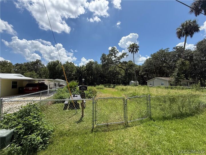Property Photo:  154 N Robin Hood Road  FL 34450 