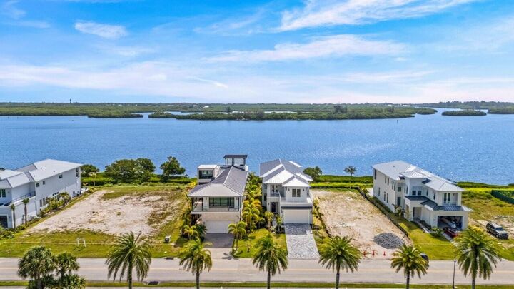 Property Photo: 4840 S Harbor Drive FL 32967