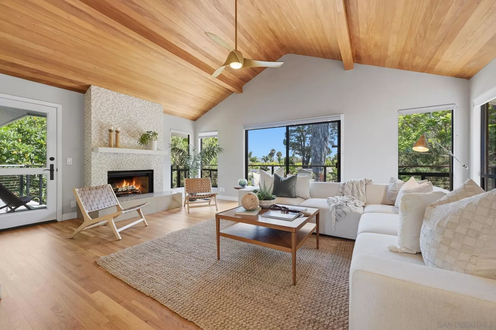 Property Photo: 400 Andrew Ave CA 92024