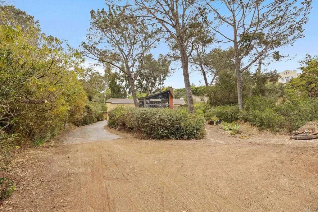 Property Photo: Serpentine Drive CA 92014