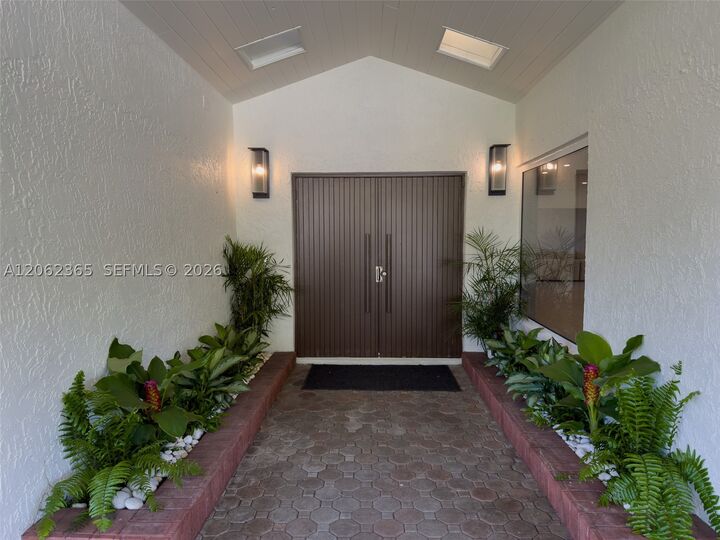Property Photo: 9980 SW 83rd Ave FL 33156