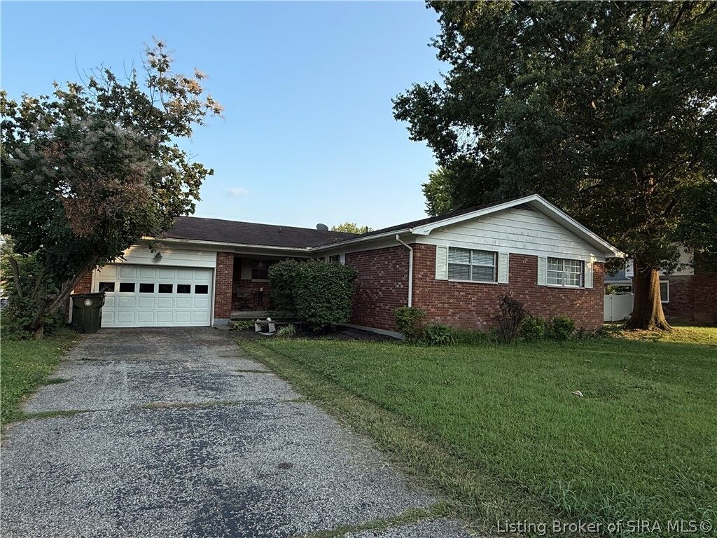 Property Photo: 1018 Castlewood Drive IN 47150