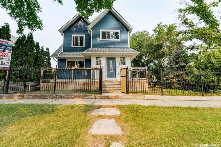 414 Main Street S — photo 1