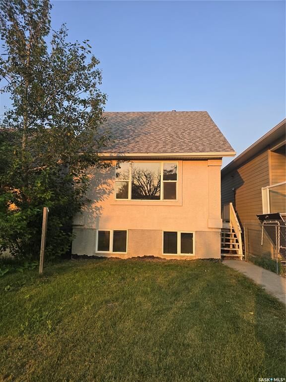 1125 McTavish Street — photo 1