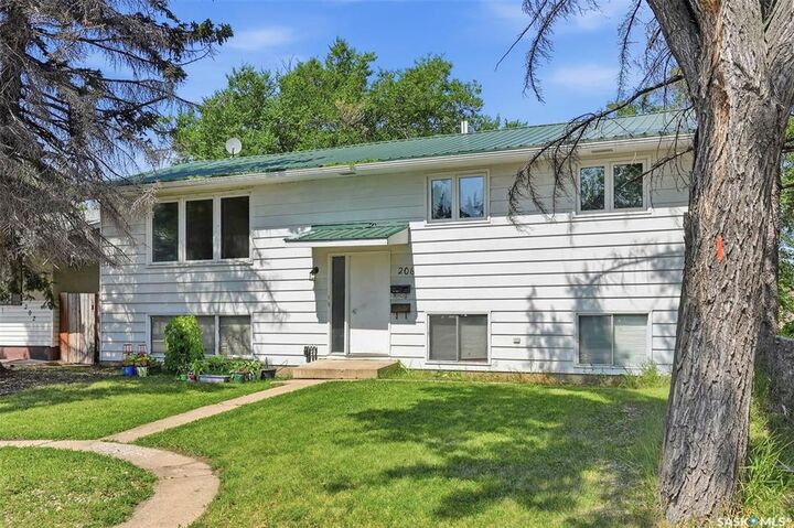 Property Photo: 206 Carleton Drive SK S7H 4C1