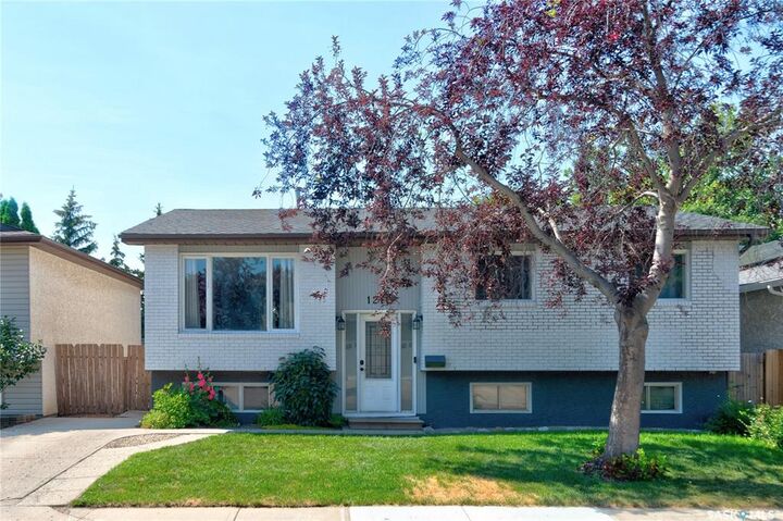 1210 Flexman Crescent — photo 1