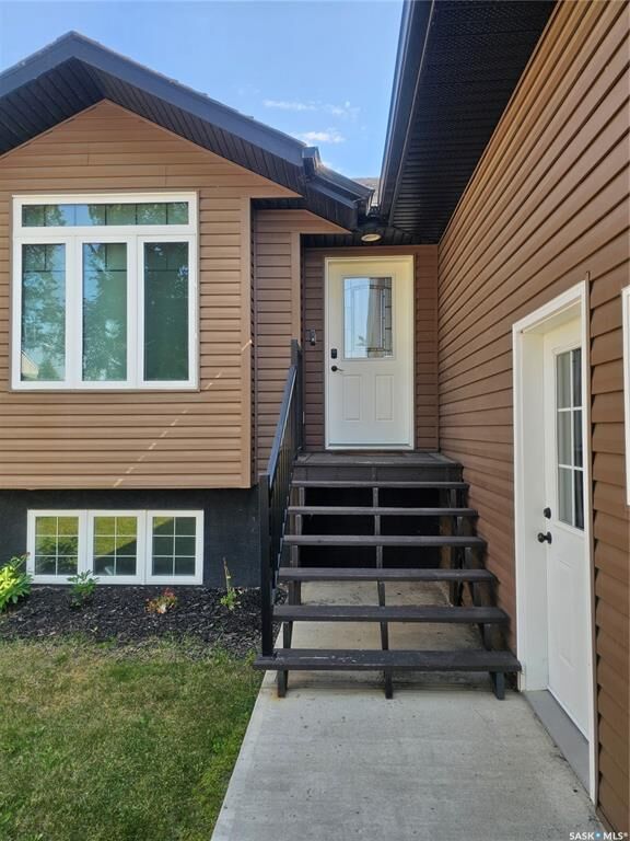 Property Photo: 537 5th Avenue E SK S0K 4L0