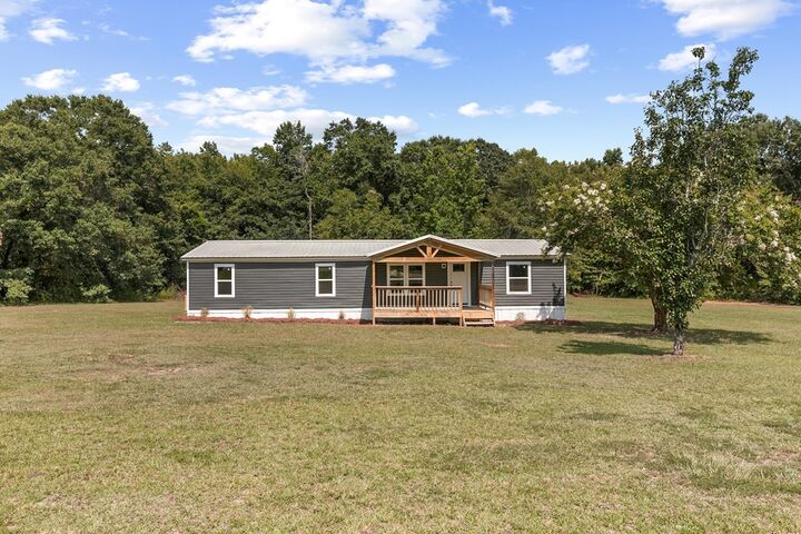 Property Photo: 6335 Cottonwood Rd AL 36301