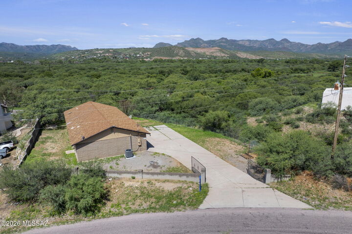 Property Photo:  301 Circulo Silva  AZ 85648 
