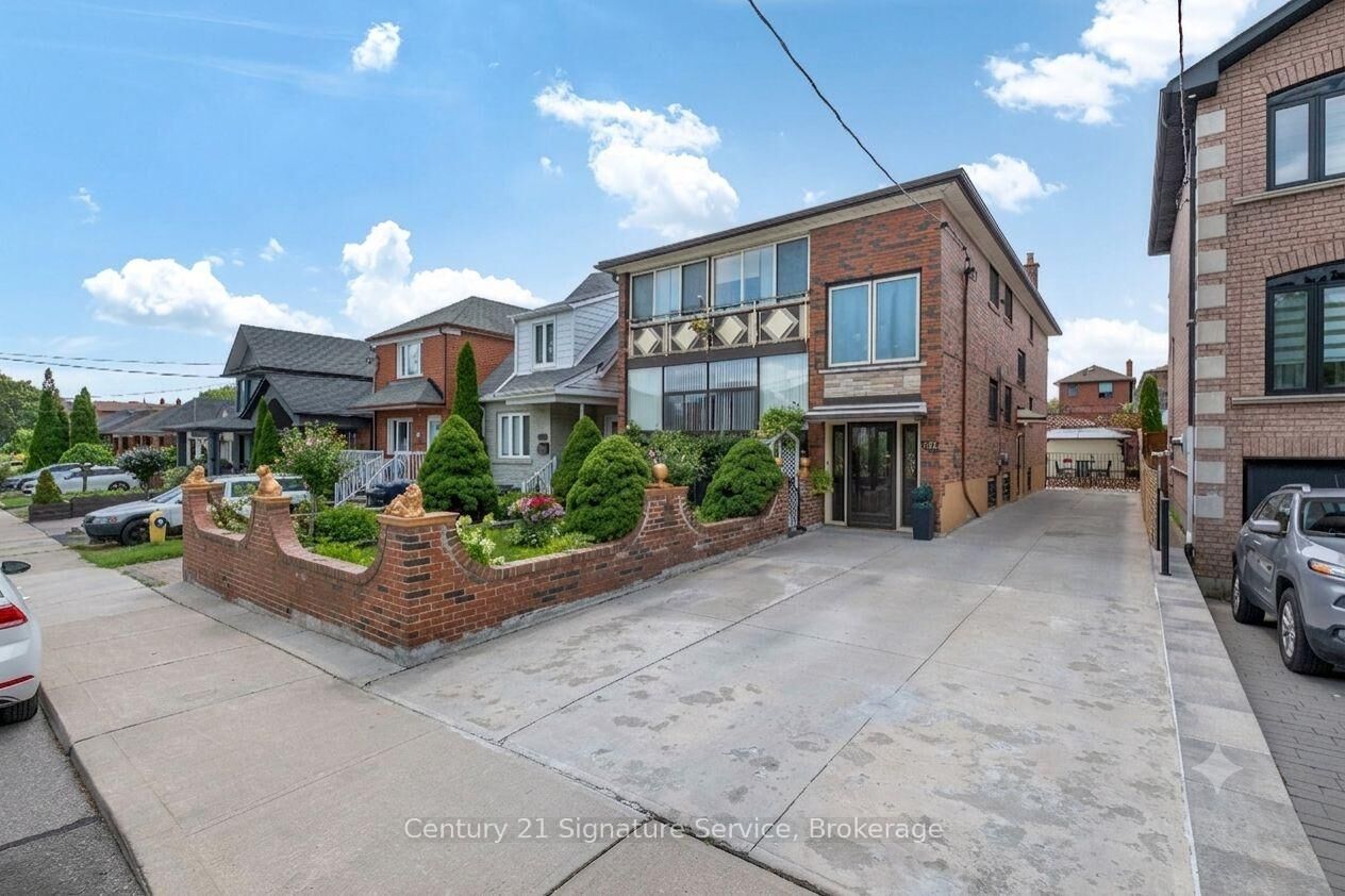 Property Photo: 524 Silverthorn Avenue ON M6M 3H7