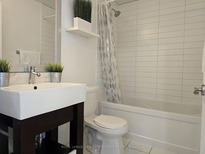 Property Photo:  840 Queens Plate Drive 1305  ON M9W 0E7 