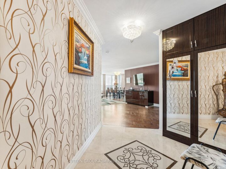 Property Photo: 7 Townsgate Drive 604 ON L4J 7Z9