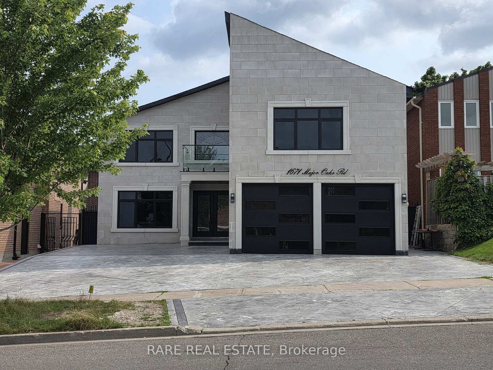 Property Photo:  1671 Major Oaks Road Lower  ON L1X 1Z1 