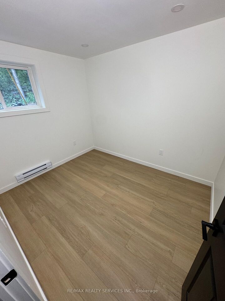 Property Photo:  16 East Avenue 8  ON N3S 3L1 