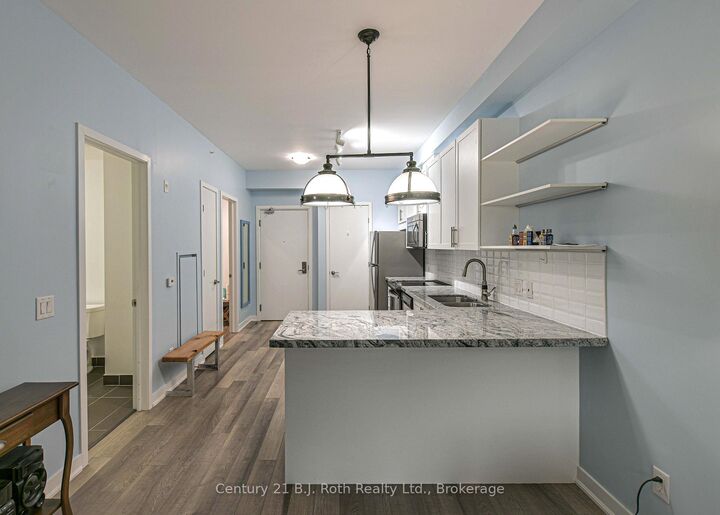 Property Photo: 40 Horseshoe Boulevard Suite 206 ON L4M 4Y8