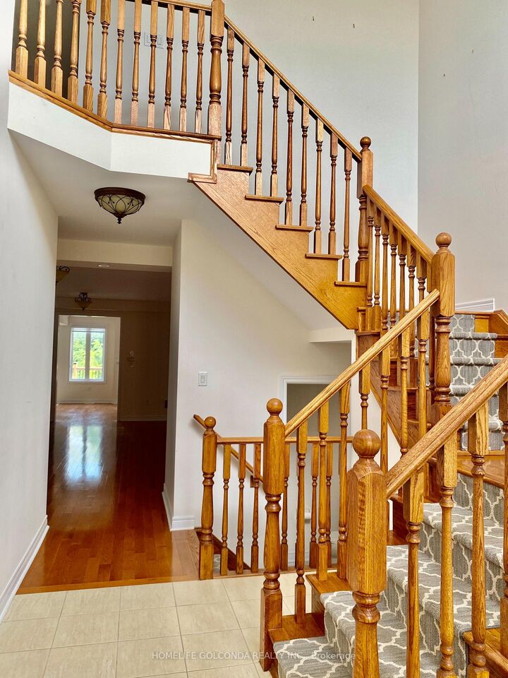 Property Photo:  160 Chouinard Way  ON L4G 1B7 