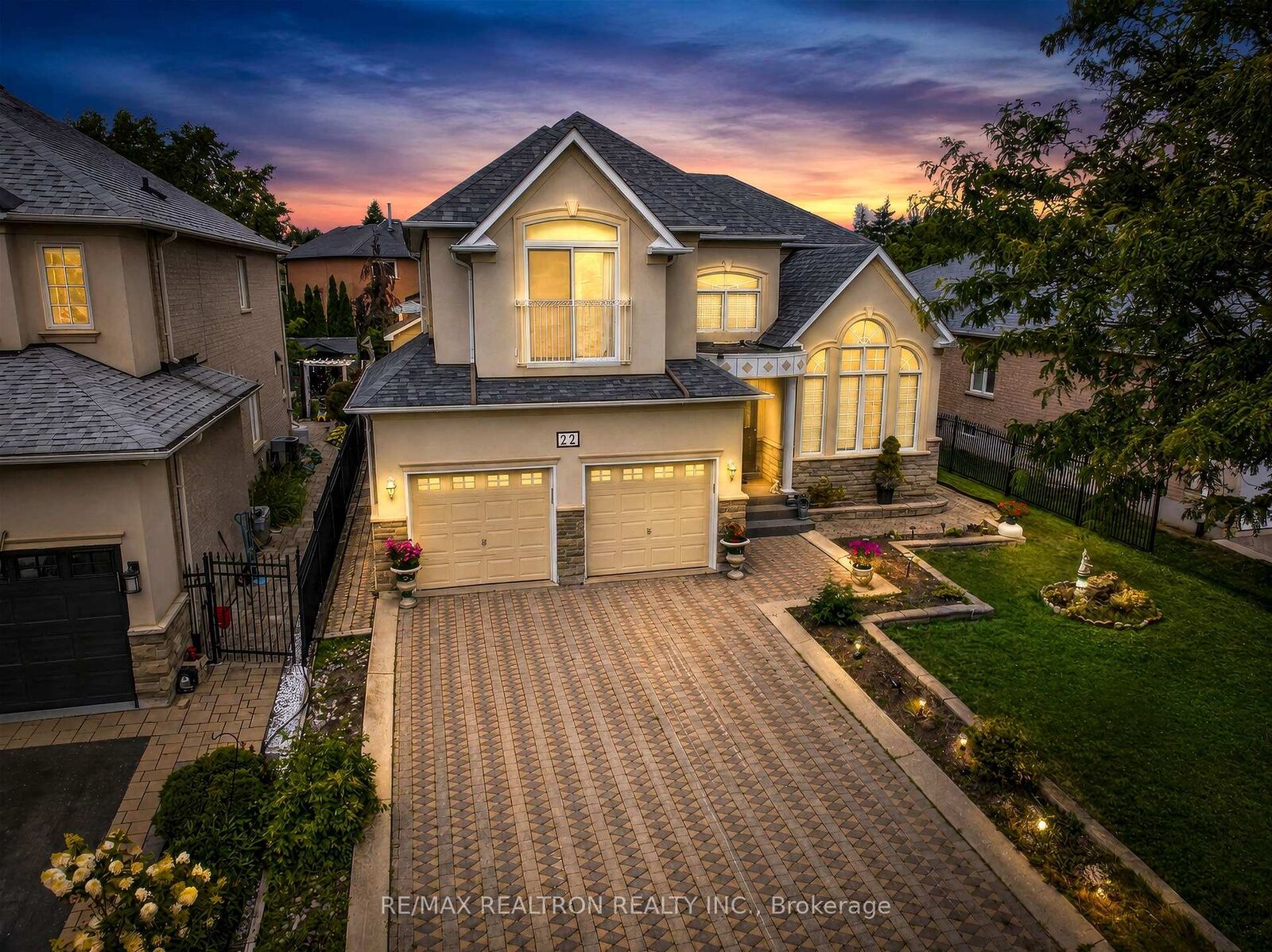 Property Photo: 22 Queensborough Court ON L4E 4E4