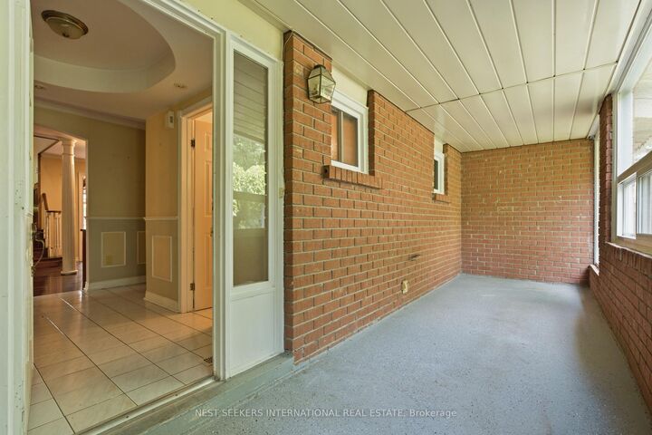 Property Photo: 10 Lennox Court ON L6Z 1V9
