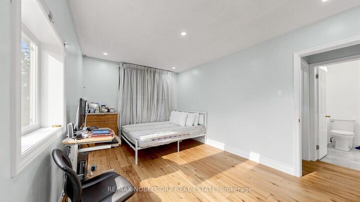 Property Photo: 95 Snowood Court ON M3N 1E7