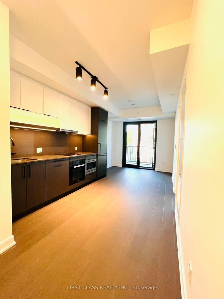 Property Photo: 91 Montclair Avenue 522 ON M5P 0B1