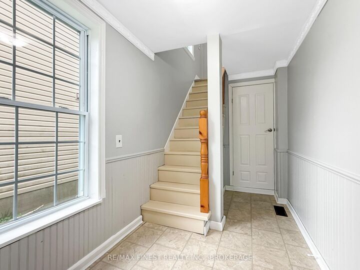 Property Photo:  215 Brock Street  ON K7G 1G5 