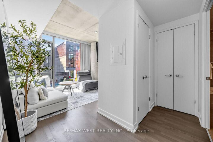 Property Photo:  560 King Street W 214  ON M5V 1M3 