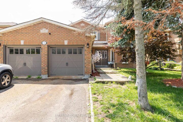 2 Hook Court — photo 1