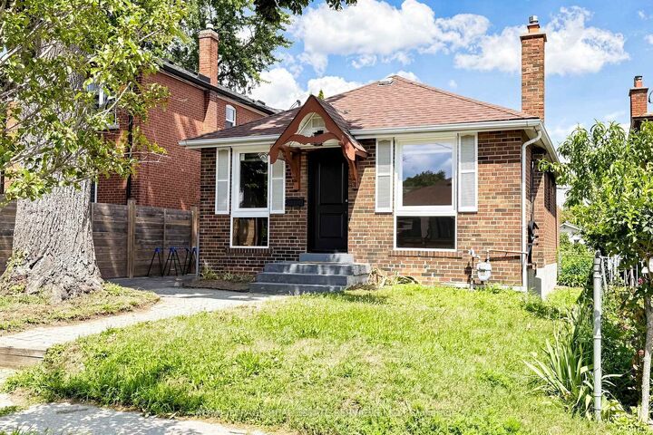 Property Photo:  31 Rosemeade Avenue  ON M8Y 3A2 