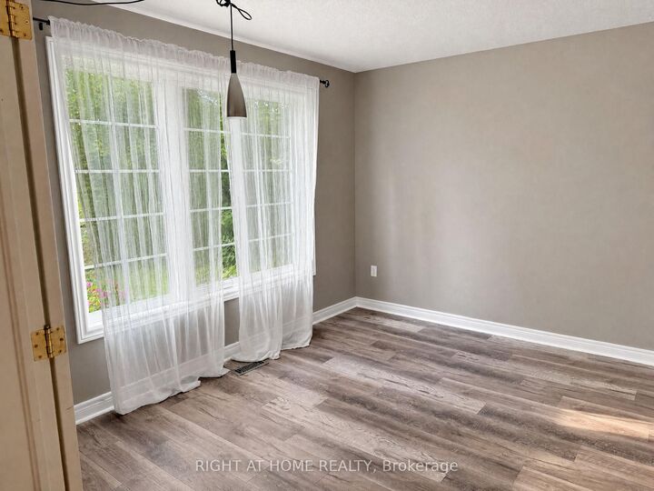 Property Photo:  890 Guildwood Boulevard  ON N6H 5S9 
