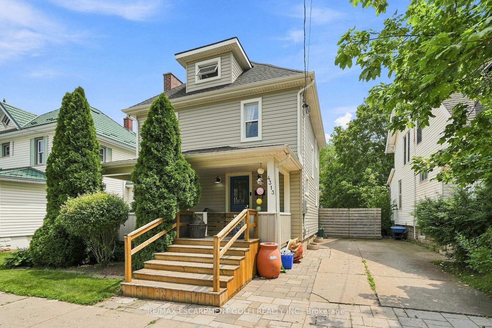 Property Photo: 4313 Central Avenue ON L0R 1B6