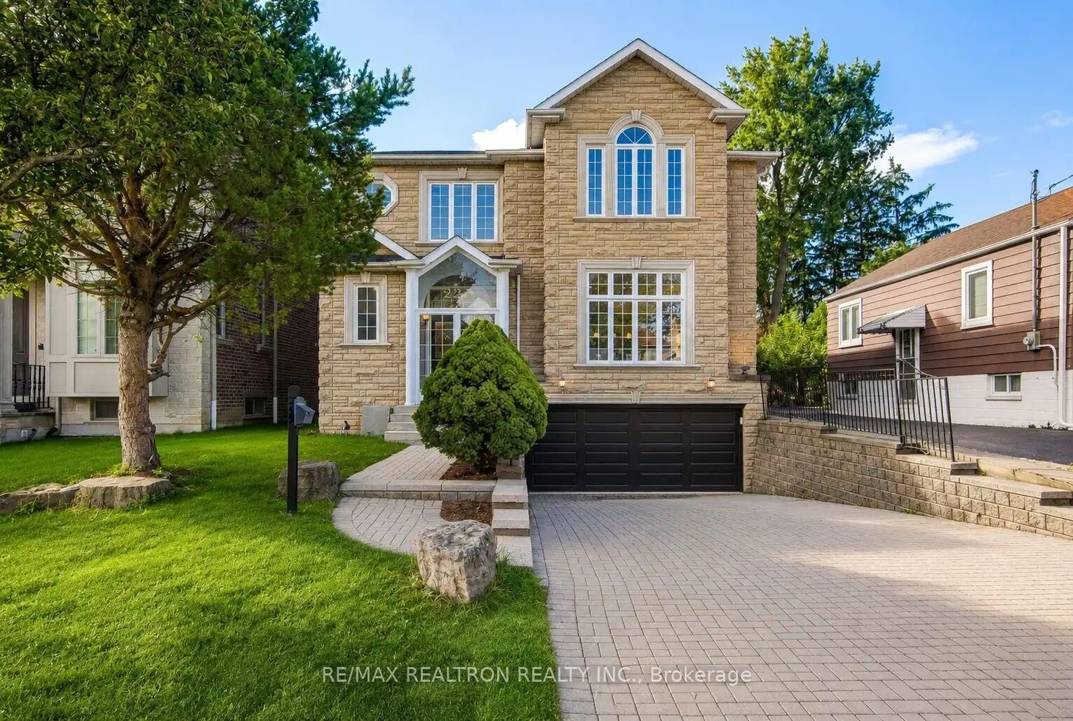 Property Photo: 225 Olive Avenue S ON M2N 4P5