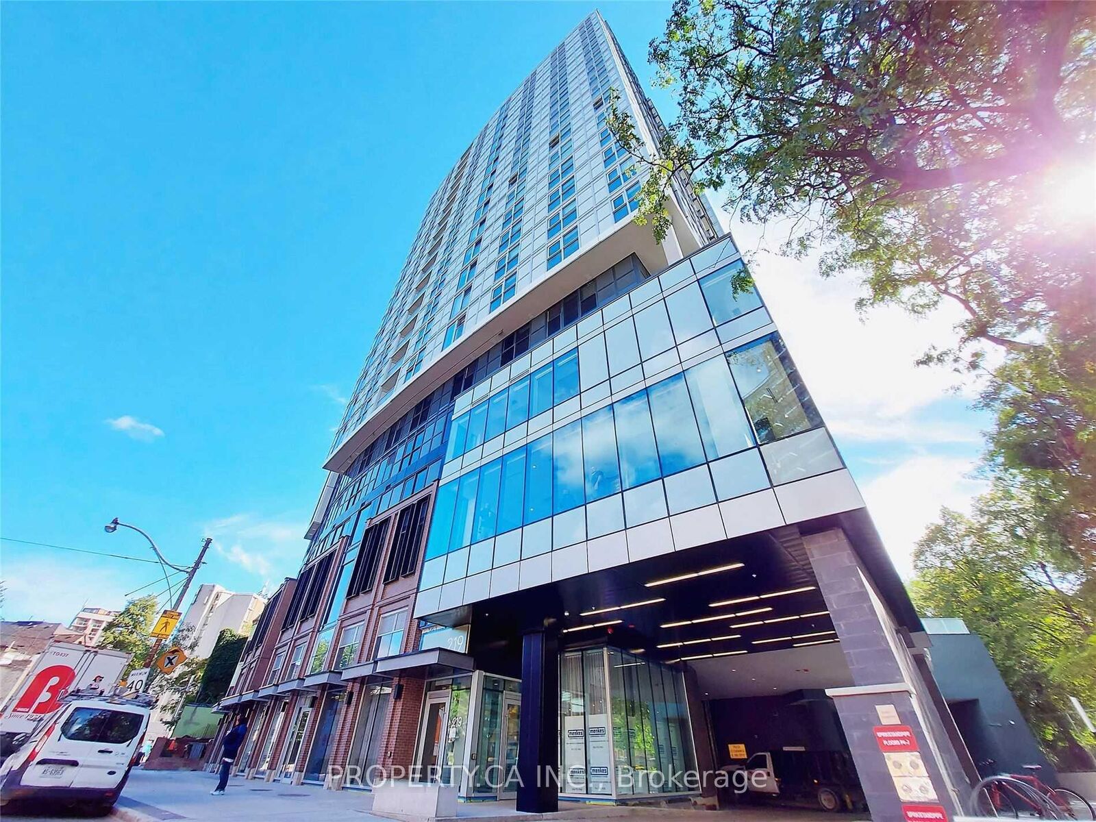 Property Photo:  219 Dundas Street E 1706  ON M5A 0V1 