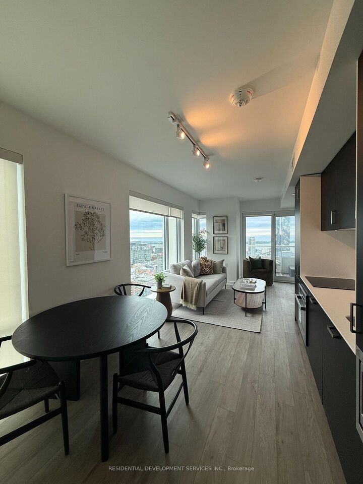 Photo de la propriété: 88 Queen Street 3703 ON M5C 0B6