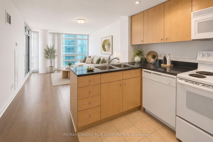 Property Photo:  381 Front Street W 705  ON M5V 3R8 