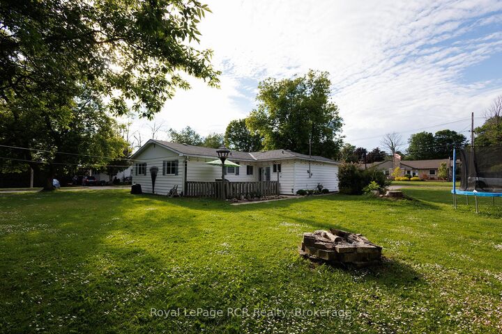 Property Photo:  223 Division Street  ON N0H 2T0 