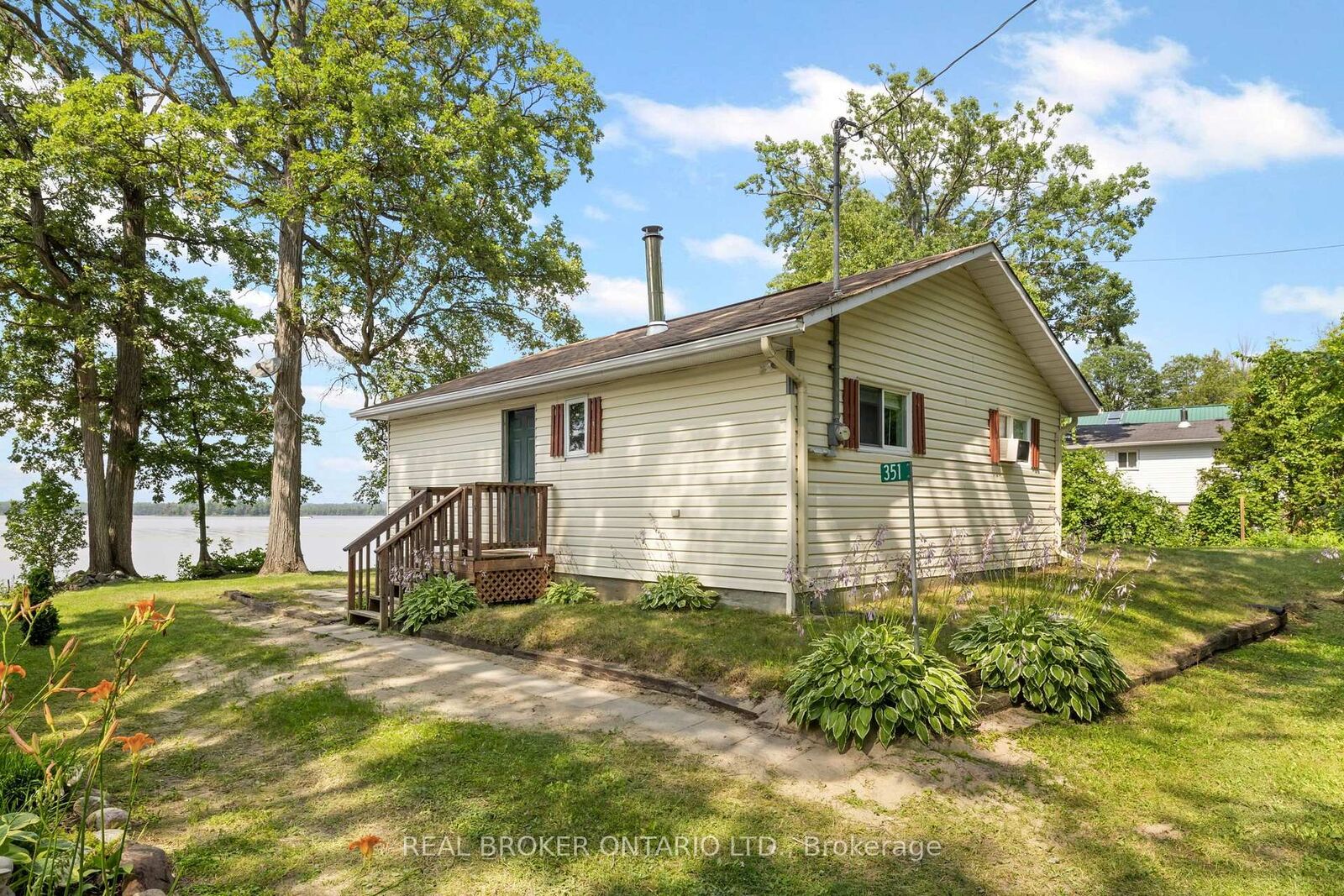 Property Photo:  351 Leavoy Lane  ON K7V 3Z8 