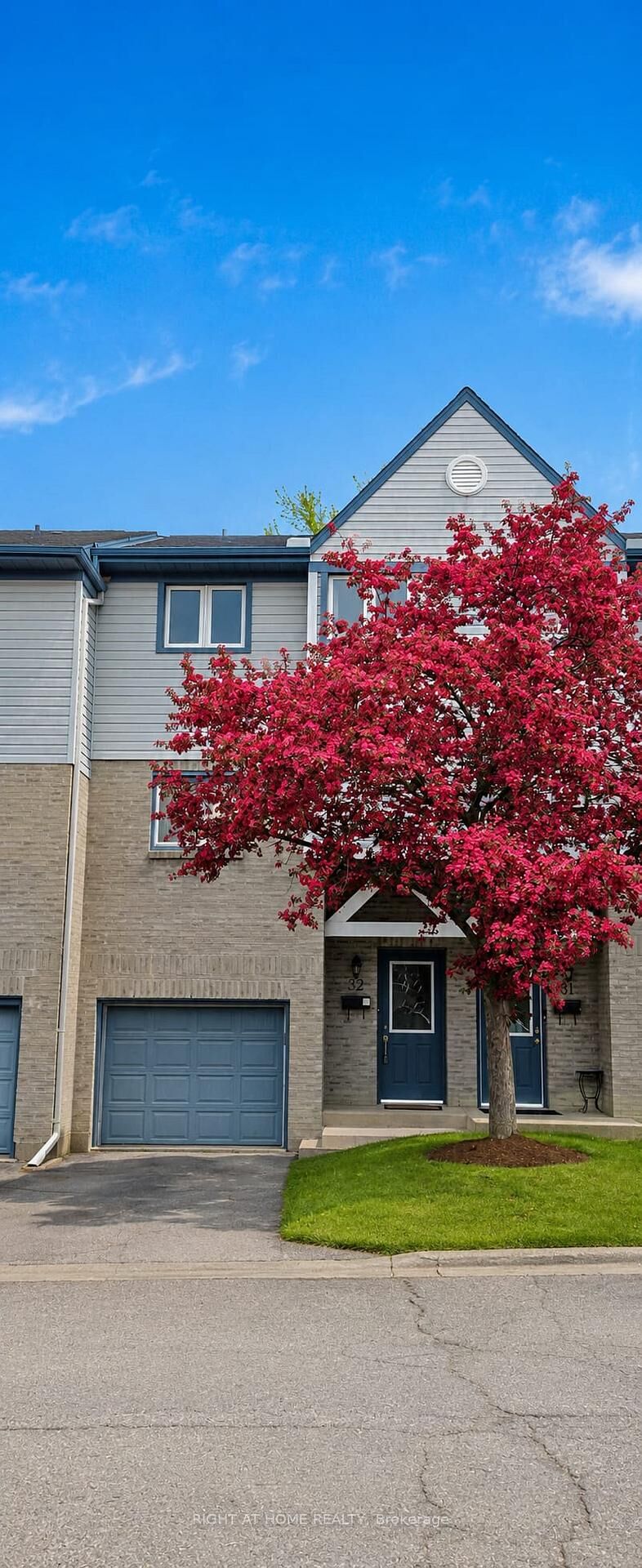 Property Photo: 589 Beechwood Drive N 32 ON N2T 2K9