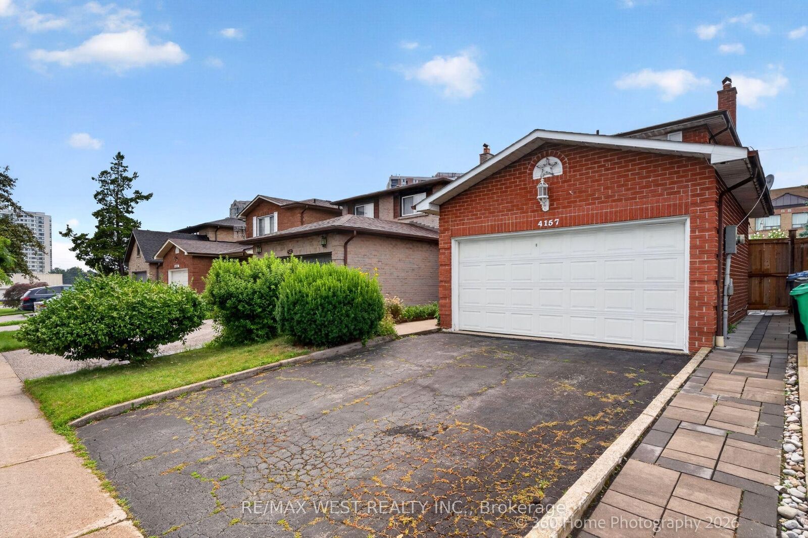 Property Photo: 4157 Ottewell Crescent ON L4W 4A4